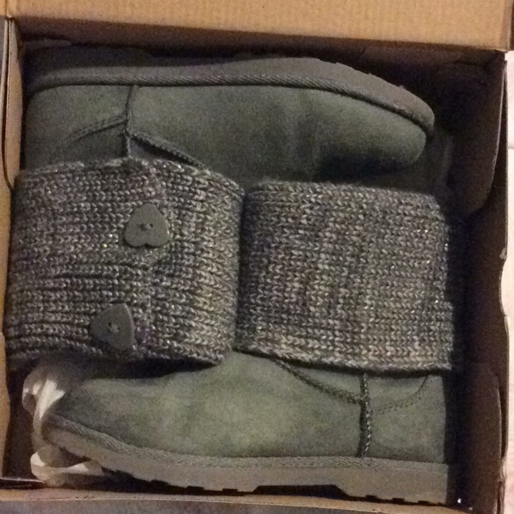 Grey sweater boot